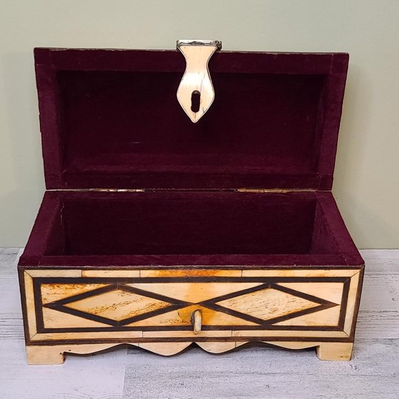 Camel Bone Inlay Box - Picture 8 of 11